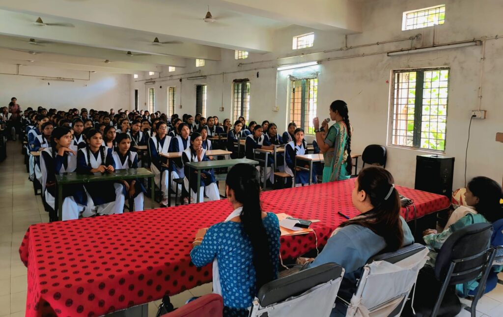 अपना विचार रखती जिला समन्वयक श्रीमती तारा कुशवाहा